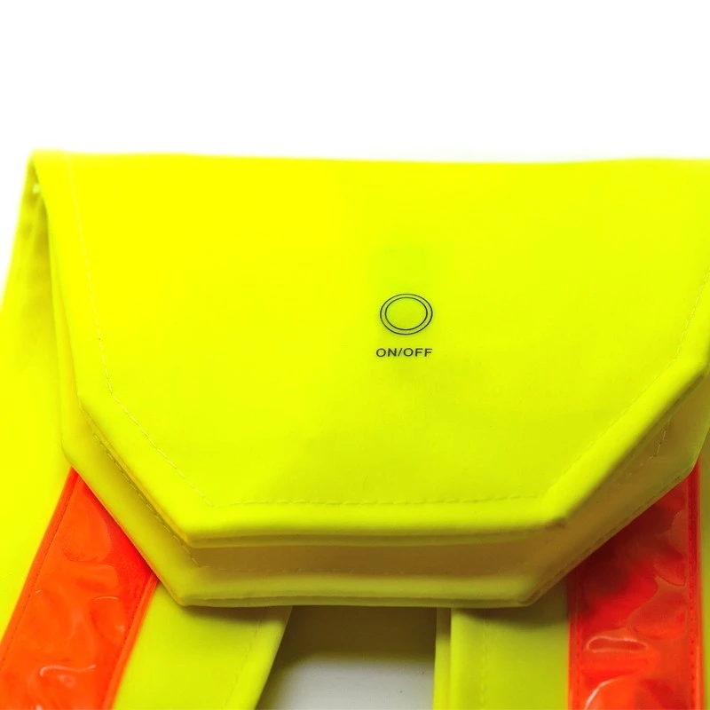 Dossard De Signalisation Triangulaire Avec 8 LED Clignotantes 5 Dossard De Signalisation Triangulaire Avec 8 LED Clignotantes – Image 5