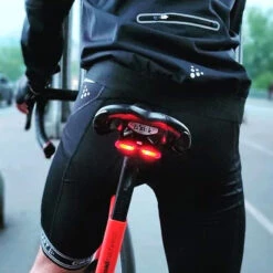 Feu Arrière Lucia Monté Sur Le Rail De Selle 11 Feu Arrière Lucia Monté Sur Le Rail De Selle -Fun Eco Bikes Boutique feu arriere lucia monte sur le rail de selle 5